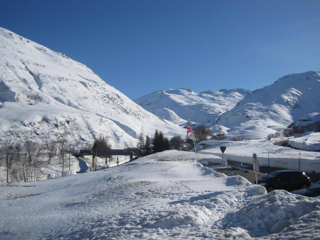 Hotel Des Alpes Realp Esterno foto